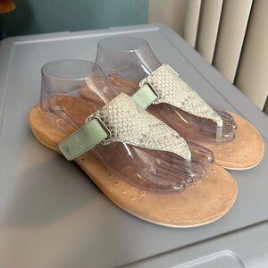 Vionic Wanda Women's Emboss Snake T-strap sandal in the color Seafoam Size 9